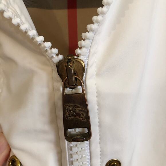 Burberry Carminton White Trench Coat with Renovable Hood - Picture 8 of 14